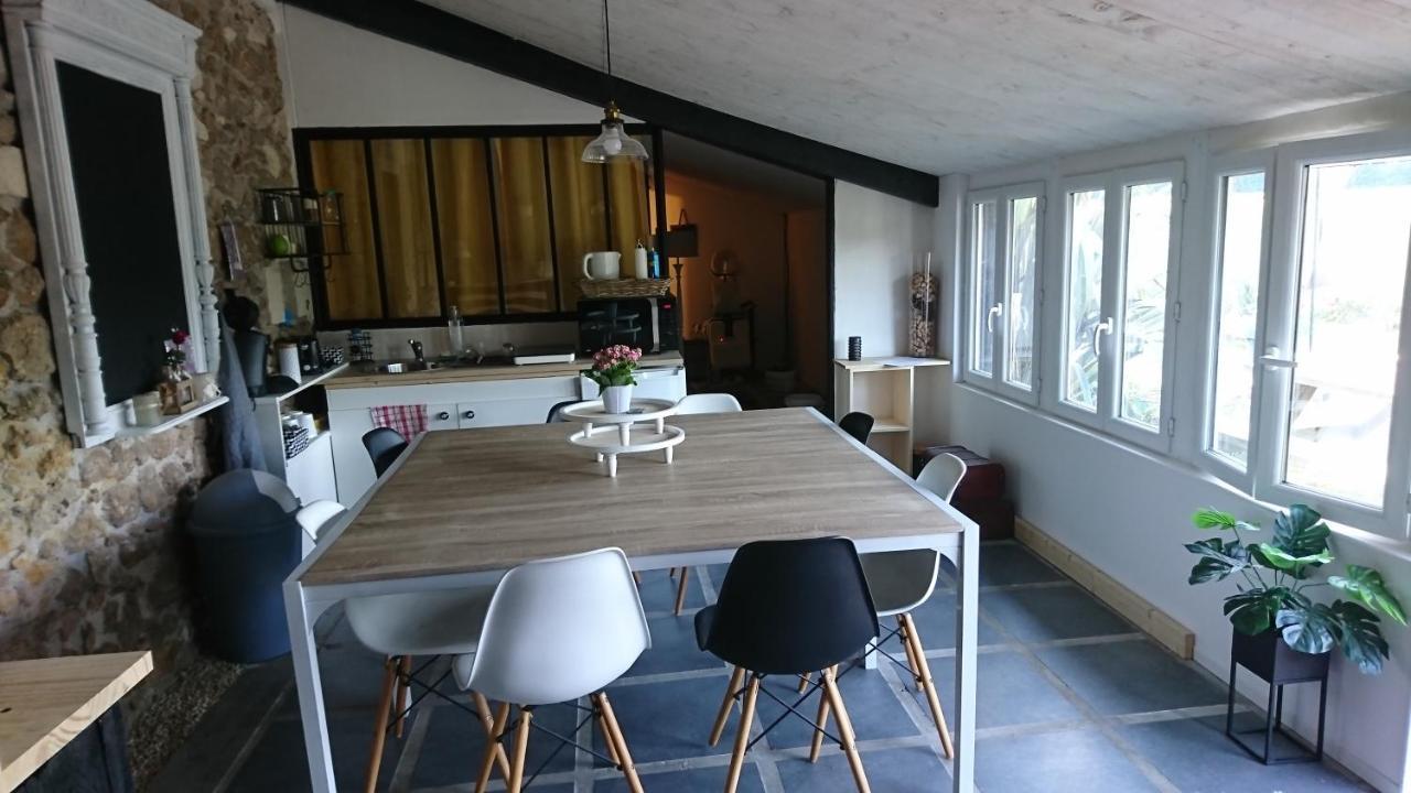 Les Chambres Du Vau Profond Vernoil Eksteriør billede